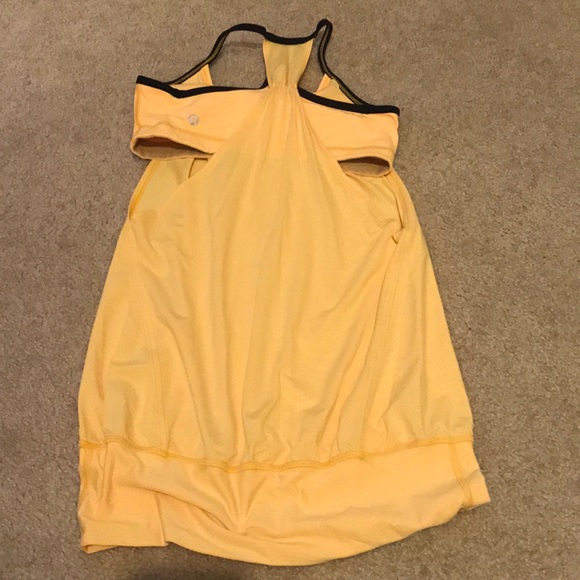 💛SOLD💛 Lululemon workout top - Picture 2 of 2